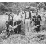 In piedi da sinistra: Domenico Longo, Maria Di Cocco (emigrata in Canada nel 1957), Francesco Di Cocco, Santa Cocozzoli in Di Cocco. In basso Orazio Di Cocco (emigrato in Canada nel 1956)